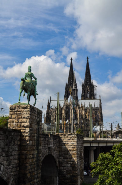 Cologne - Going overboard with locks; Colonia, una avalancha de candados