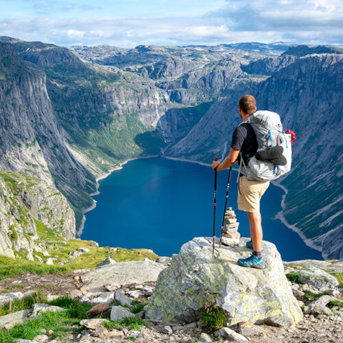 How to get fit for travel or hiking | The best tips and tricks to get in a better shape before traveling or going on holidays. Not only a way to look better in your bikini but some routines to give you the resistance to hike through mountains for days. | The Solivagant Soul #hike #workouts #gettingfit #preparingahike #trailing