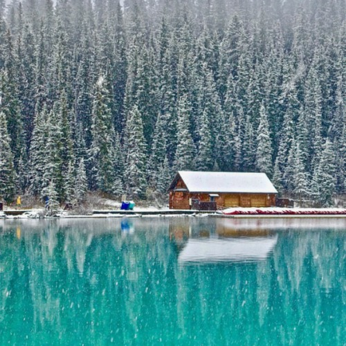 Turquoise water. the science behind the travel pics - The Solivagant Soul