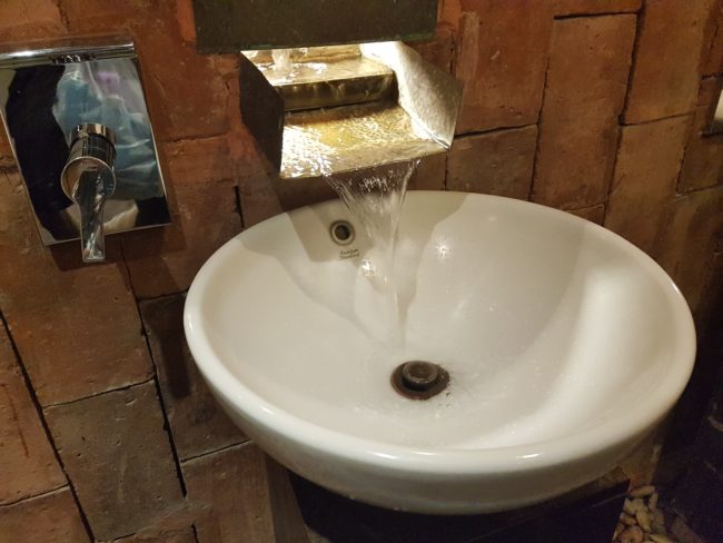 How to pack light for a week, a month or a year - The Solivagant Soul