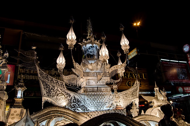 A guide to the Loi Krathong and Yi Peng Festival in Thailand | The solivagant soul