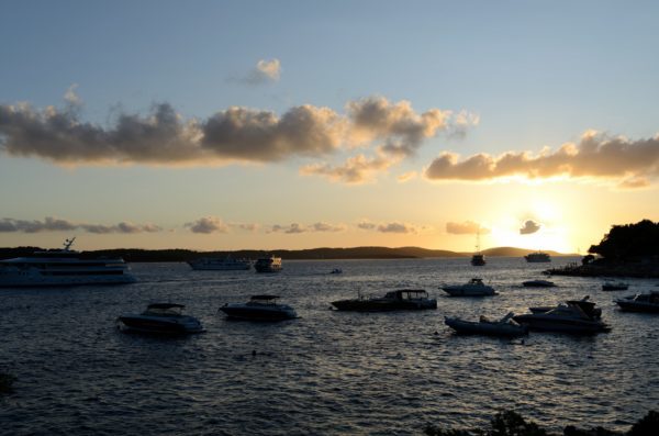 How to pack light for a week, a month or a year - The Solivagant Soul