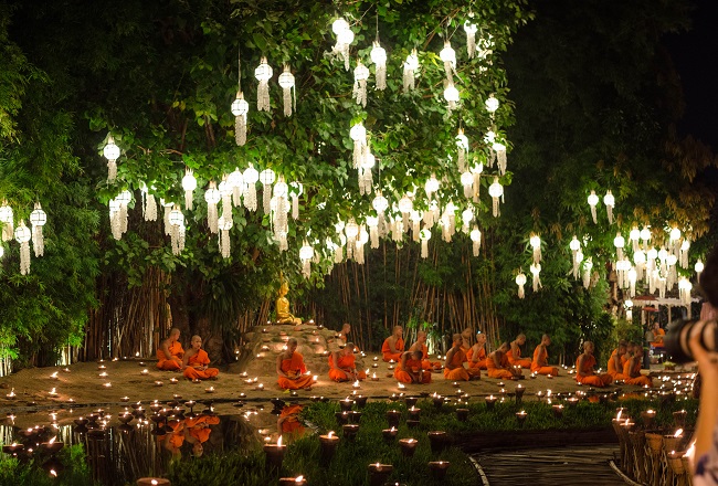 A guide to the Loi Krathong and Yi Peng Festival in Thailand | The solivagant soul