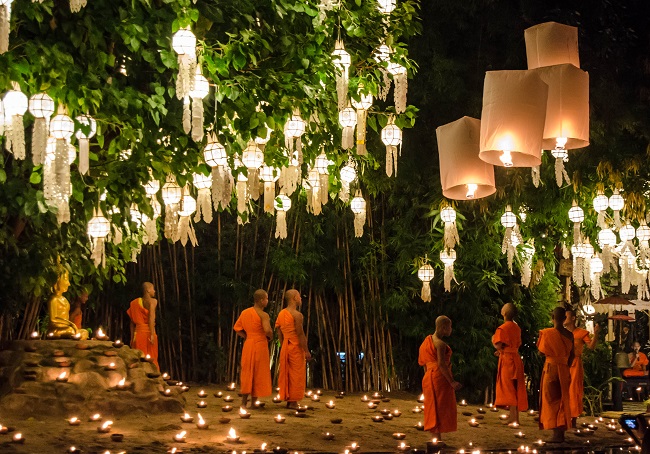 A guide to the Loi Krathong and Yi Peng Festival in Thailand | The solivagant soul