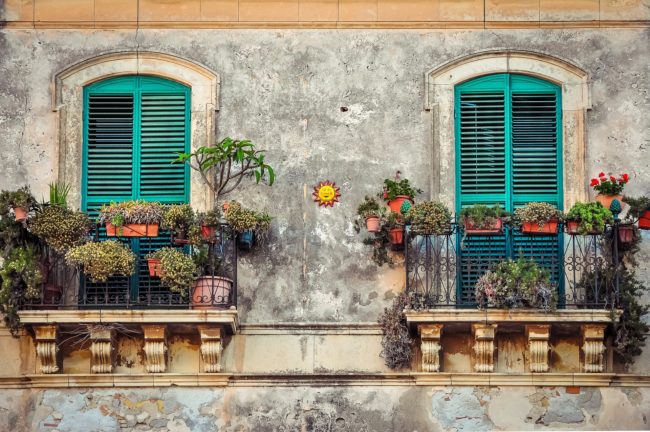 Balconies in Venice - Where to stay in Venice | best hostels in Venice | best luxurious hotels in Venice - The Solivagant Soul