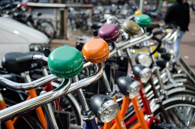 Making friends while traveling or making friends on the road is always a challenge, independently on whether you travel alone or if you travel with more people. Here you have some tips on how to get started on it.|  Solo Travel | Travel Tips | The Solivagant Soul