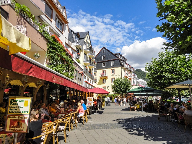 Cochem is a hidden gem in Germany, Europe . Home of many wineyards and the river Mosel, this is one of the cutest towns in Europe | Travel Europe | instagramable town | Germany | The Solivagant Soul
