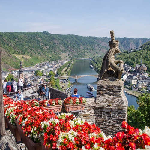 Cochem is a hidden gem in Germany, Europe . Home of many wineyards and the river Mosel, this is one of the cutest towns in Europe | Travel Europe | instagramable town | Germany | The Solivagant Soul