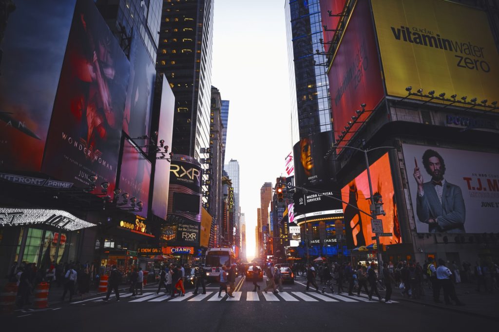 Visiting New york city for the first time can be challenging. The best you can do is have a plan, a list of things you want to do and a ilst of things that you should avoid doing.