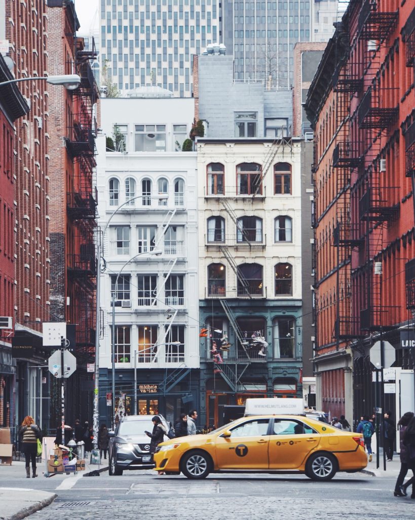 Visiting New york city for the first time can be challenging. The best you can do is have a plan, a list of things you want to do and a ilst of things that you should avoid doing.