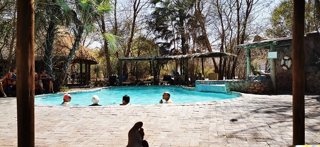 Discovering the Makgadikgadi Salt Pans in Nata, Botswana. In the forest where once the homo sapiens started to evolve, today we can find a salt desert where animals are scarce and water is even more limited. This interesting location in the North east of Botswana is unique to the country and very different from the usual landscapes in Africa | The Solivagant Soul Travel Blog | #africa #safari #botswana #photographicsafari #wildlife