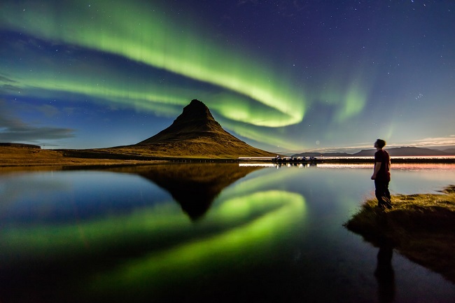 A detailed guide on how to see the Northern lights and find the most outstanding Aurora Borealis in Iceland, Norway, Canada or Greenland. From tips on how to know the intensity of the Northern Lights as well as the best places to see them. #Northernlights #auroraborealis #sunstorm #wintertravel #naturalwonders | The Solivagant Soul Travel Blog