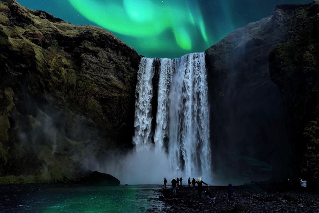 A detailed guide on how to see the Northern lights and find the most outstanding Aurora Borealis in Iceland, Norway, Canada or Greenland. From tips on how to know the intensity of the Northern Lights as well as the best places to see them. #Northernlights #auroraborealis #sunstorm #wintertravel #naturalwonders | The Solivagant Soul Travel Blog