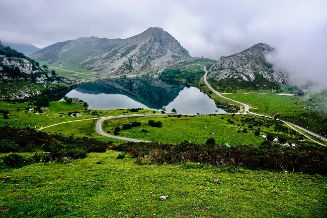 The Ultimate Northern Spain Itinerary starting in Galicia and ending in Pamplona. One week, 10 days or two week itinerararies. | The Solivagant Soul Travel Blog | #spain #galicia #cantabria #castillayleon #navarra #basquecountry #picosdeeuropa #spanishmountains #Rioja #navarra