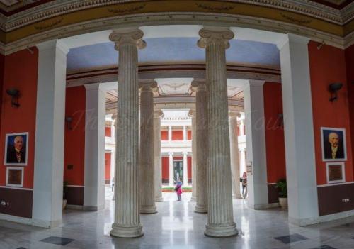 Wandering through the streets of Athens - The Solivagant Soul