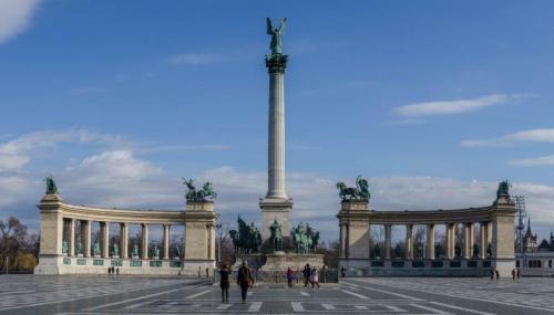 Heroes Square | Photo Journal: Budapest, a pearl in the Danube | The Solivagant Soul